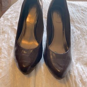 Liz and Co. Dark Brown snakeskin pump